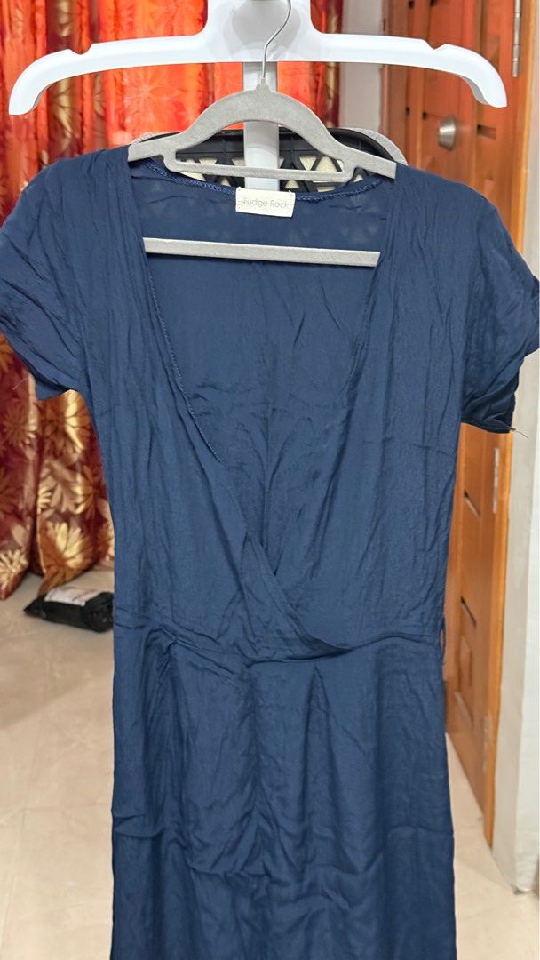 Fudge Rock long dress Mediuma (Category: Dresses) located in Caloocan City. Submitted by _.helloItsMe (Listing ID 1430952904, Image 2). Description: Needs inner Dark blue Long dress .