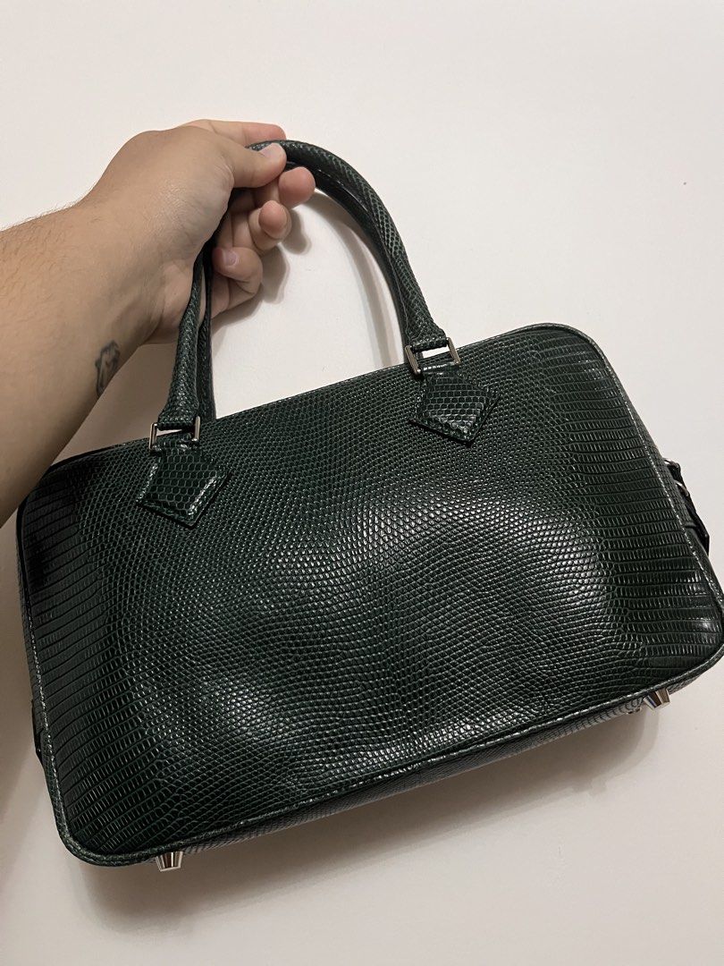 Genuine Lizard Skin Green Leather Handbag (Category: Luxury Bags & Wallets) located in Lipa City. Submitted by AVH22 (Listing ID 1430828749, Image 2). Description: Very good used condition Has some issues under the zipper area due to dragging Plume style .