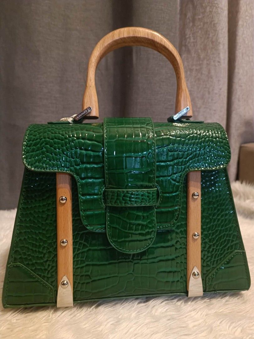 Goyard Saigon PM HandBag/SlingBag (Category: Luxury Bags & Wallets) located in San Juan City. Submitted by cheryl20624 (Listing ID 1430961548, Image 1). Description: Goyard Saigon Emerald Green PM hand bag/sling bag crocs like new #Goyard #LuxuryBag #PrelovedBag #LikeNew #Fyp.