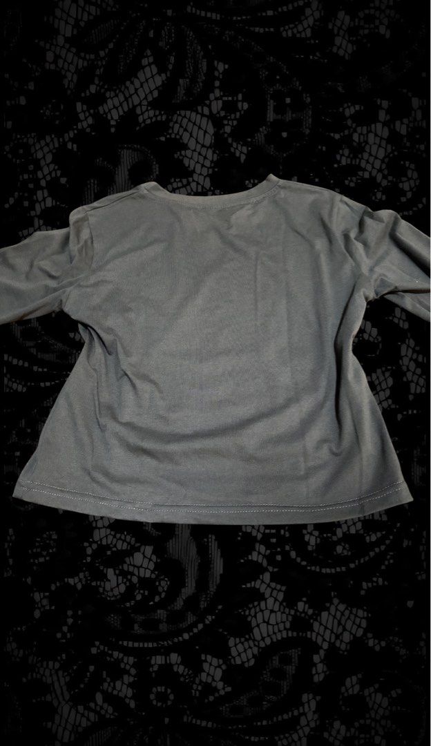 grey acubi grunge alt graphic long sleeve (Category: Longsleeves) located in Paranaque City. Submitted by astereo (Listing ID 1430892967, Image 2). Description: ⋆˚꩜｡ thrifted ✮ size: (l on tag, fits s-m) ✮ brand: idk :( ✮ mod: lalamove, j&t express (sf shouldered by buyer) ✮ mop: gcash ✮ feel free to dm for inquiries + photos!!.