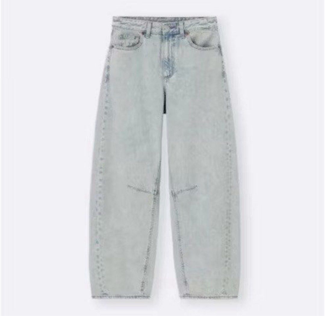 GU Light Wash Barrel Pants/Jeans - Size M (Category: Jeans) located in Pasig City. Submitted by getitfromg (Listing ID 1426082586, Image 1). Description: .