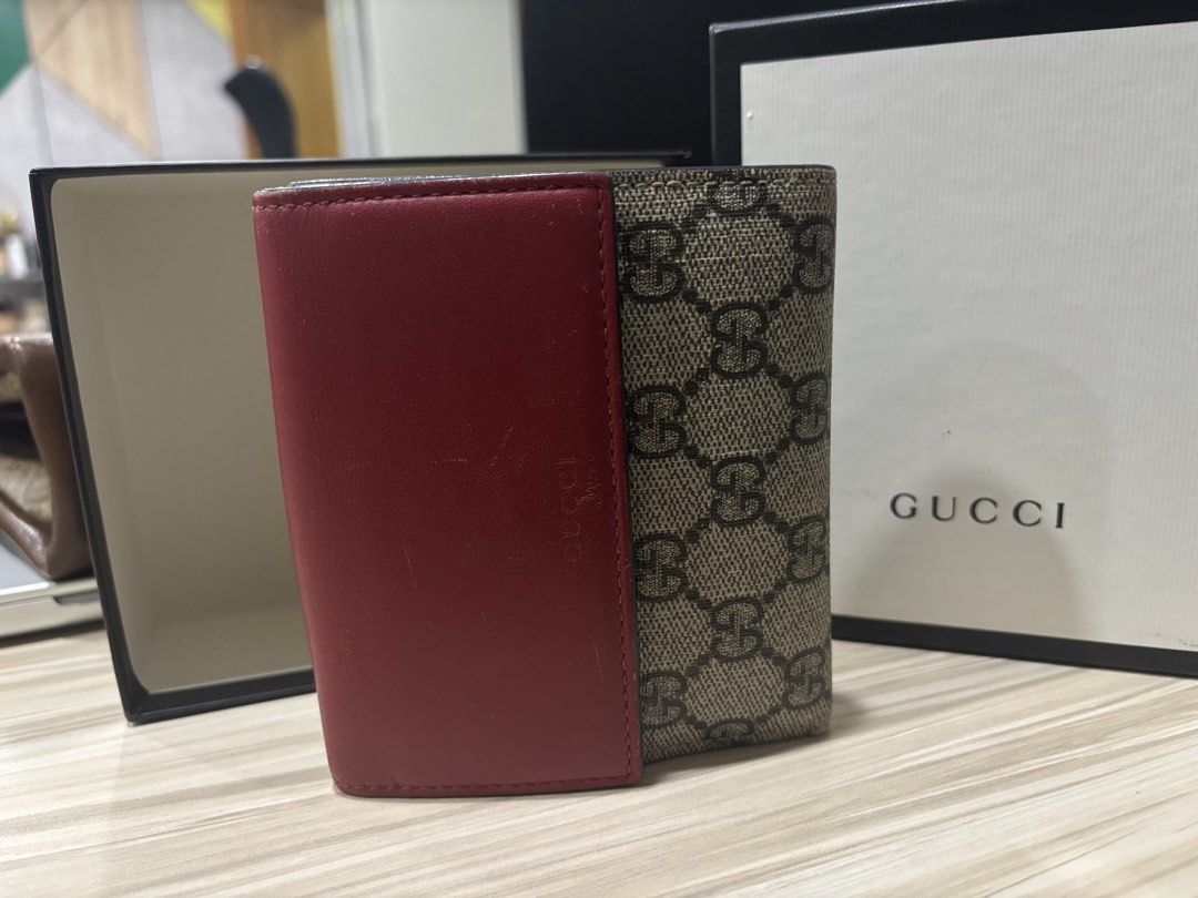Gucci GG Supreme Bi-Fold Wallet (Category: Luxury Bags & Wallets) located in Manila. Submitted by eleanorejoan (Listing ID 1430961316, Image 2). Description: .