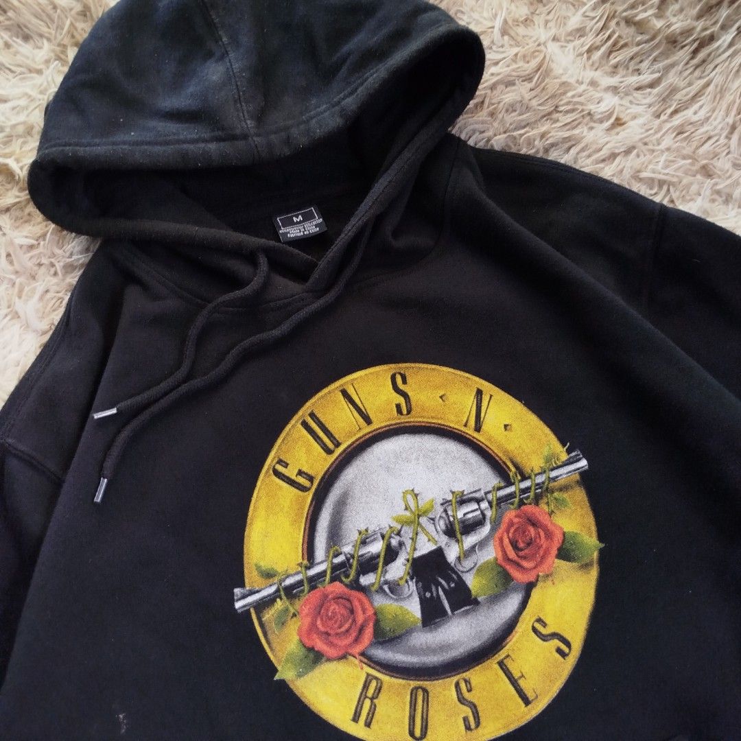 Guns N' Roses Hoodie (authentic) (Category: Coats, Jackets and Outerwear) located in Cabiao. Submitted by aeclark (Listing ID 1430916576, Image 2). Description: Size L to XL Good condition 9.5/10 color rate fade slightly on the paint of date but dated 1999 need wash only.