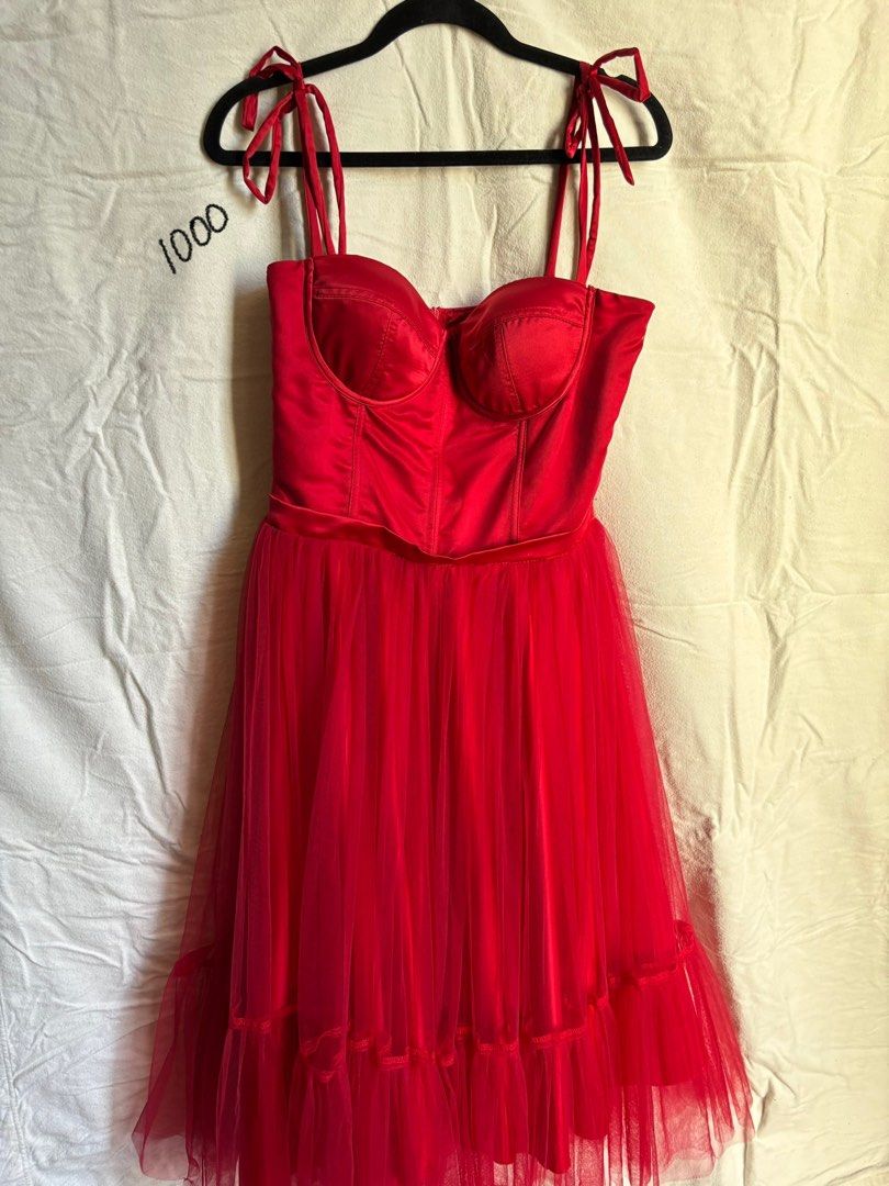 RENT: Heather Clothing Red Dress (Category: Evening dresses & gowns) located in Valenzuela. Submitted by tybur (Listing ID 1430901677, Image 2). Description: - Brand: Heather Clothing - Size: M - Design: Bustier-style top with tie straps and a tulle skirt - Perfect for special occasions - DRESS IS FOR RENT! FOR 3 DAYS (shipping is shouldered by the customer) - With security deposit (refundable) 💌 Message for dress rental guidelines 📍Valenzuela 