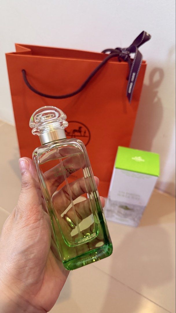 Hermes un jardin sur le toit 100ml (Category: Fragrance & Deodorants) located in Angono. Submitted by declutterWithKaye (Listing ID 1430868270, Image 2). Description: Gofted.Nabenta ko na yung isa. Not into perfumes..