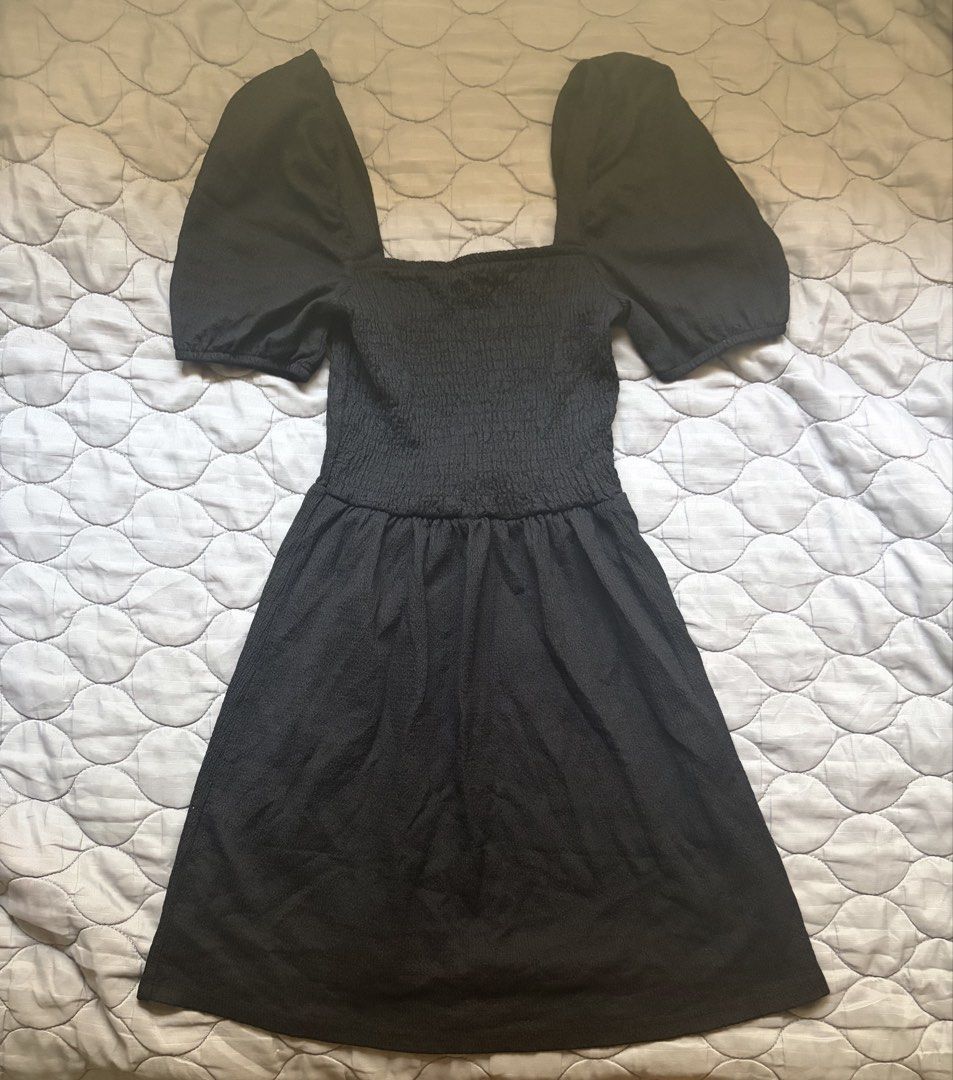H&M Puff Dress (Category: Dresses) located in Talisay. Submitted by kuronuma (Listing ID 1430843391, Image 3). Description: - not planning to wear this anymore - pretty in person - cute dress - Gcash / BPI.
