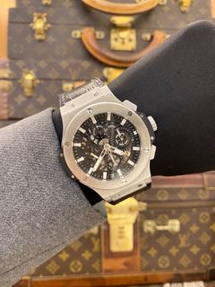 (Category: ) located in . Submitted by redrabbitluxury (Listing ID 1430837805, Image 1). Description: .