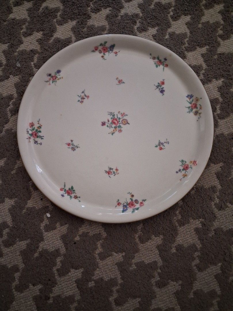 Limoges France Cake serving plate (Category: Dinnerware & Cutlery) located in Pasig City. Submitted by singledadreseller (Listing ID 1430865527, Image 1). Description: Limoges France Cake serving plate 13 in width.