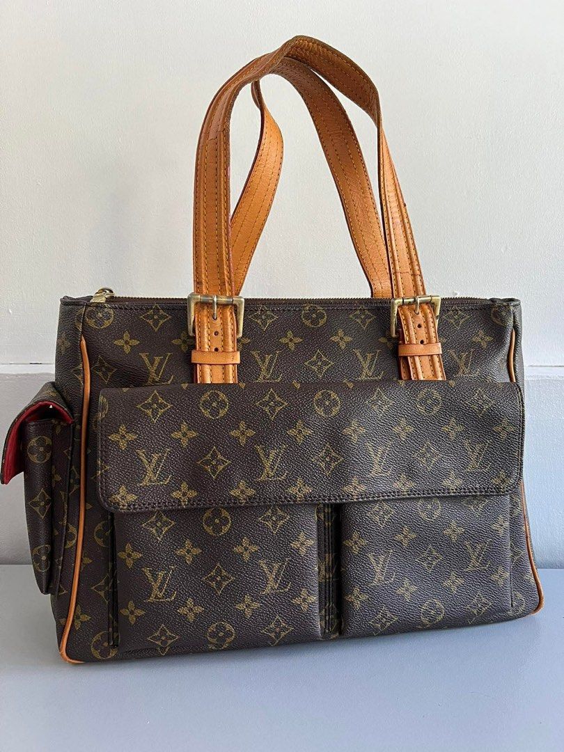 Louis Vuitton Monogram Canvas Bag (Category: Luxury Bags & Wallets) located in Caloocan City. Submitted by calmcrystal.e58d73 (Listing ID 1430868797, Image 2). Description: A true vintage classic from Louis Vuitton ✨ – Iconic monogram canvas – Rare Hudson GM model with multiple pockets – Perfect everyday luxury bag Condition: 7.5–8/10 (vintage condition) ✔️ Canvas still nice and intact ✔️ Interior usable ✔️ No major tears ⚠️ Flaws: – Handle shows