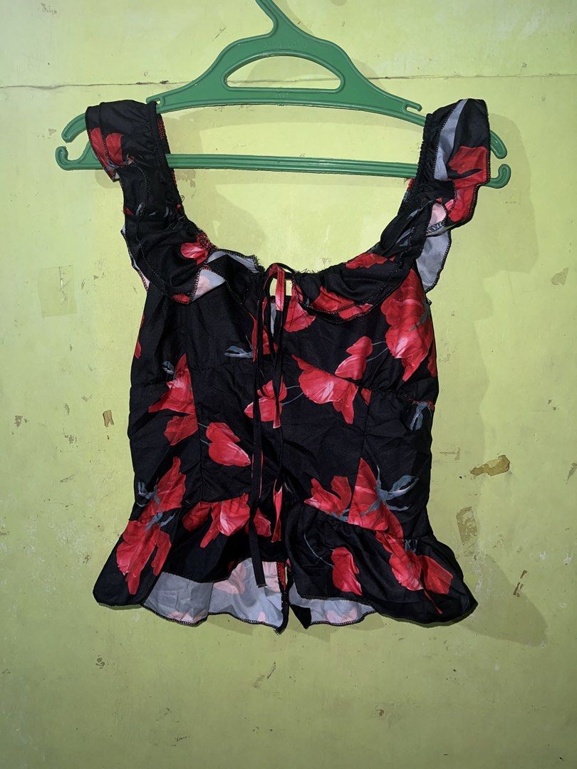 Lovito Floral Top (Category: Blouses) located in Malabon City. Submitted by cecepicks (Listing ID 1430894738, Image 2). Description: .