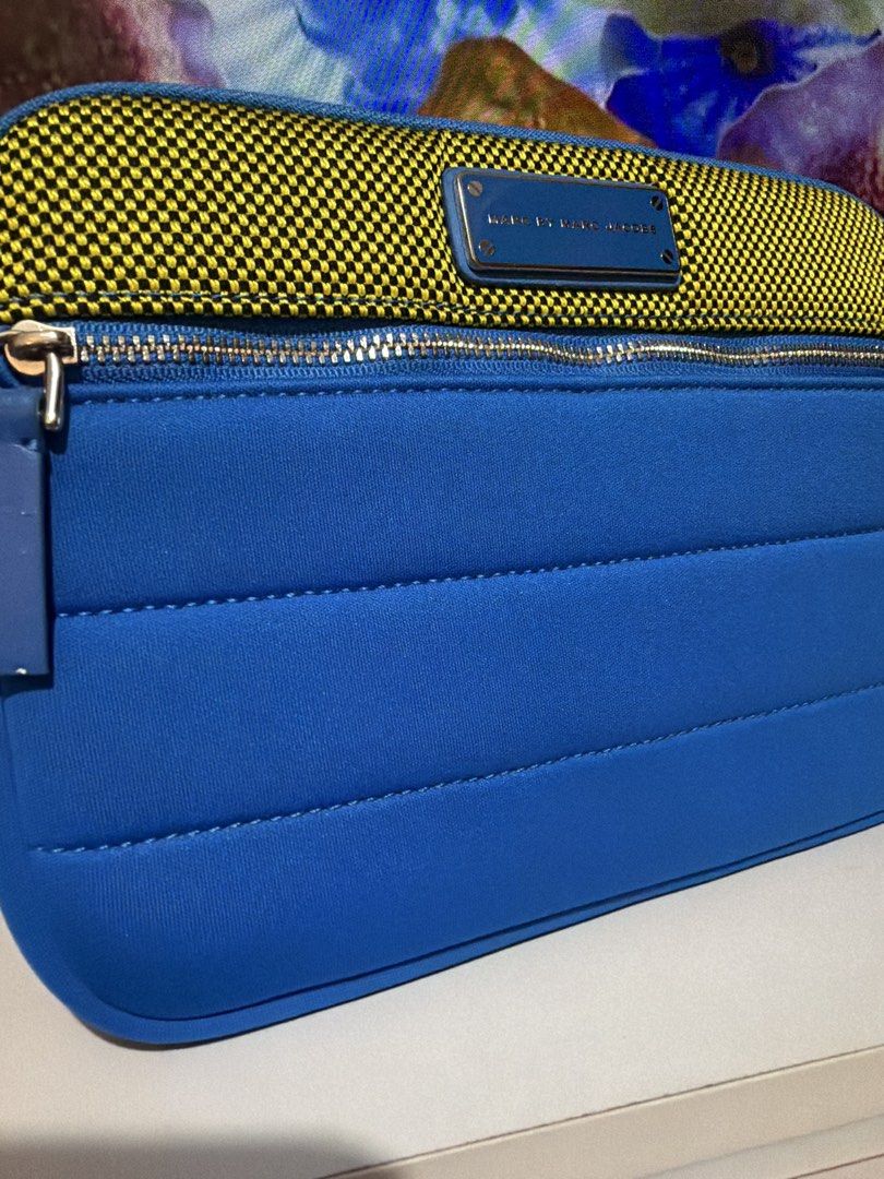 Marc by Marc Jacobs Pouch (Category: Luxury Bags & Wallets) located in Las Pinas. Submitted by tanmaine (Listing ID 1430962895, Image 3). Description: Japan source Minor flaws With QR .