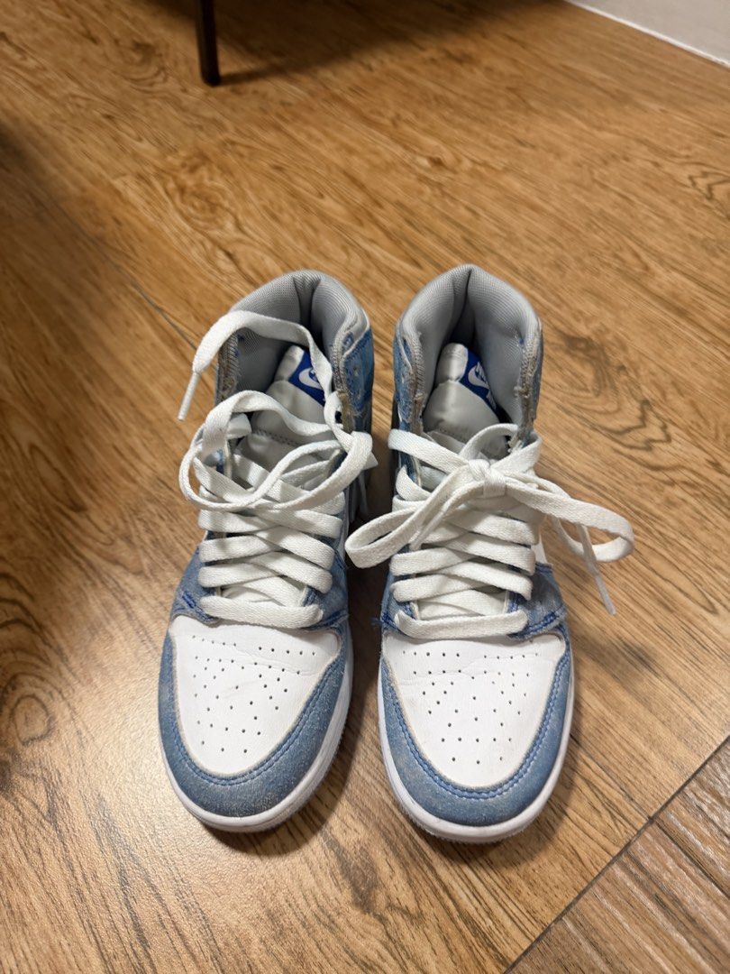 NIKE JORDAN 1 HIGH OG HYPER ROYAL (GRADESCHOOL) (Category: Babies & Kids Fashion) located in Bacoor. Submitted by da.clutter (Listing ID 1430907216, Image 1). Description: Shoes for 3.5Y (as per the tag) .