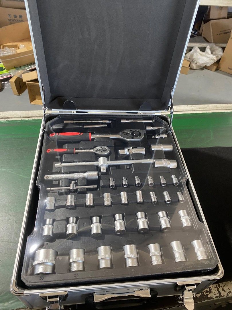 ODIN TOOLS MASTERPRO 4 LAYER TROLLEY TOOL CASE TOOL BOX (Category: Construction Tools & Equipment) located in Makati City. Submitted by simpleconfidence (Listing ID 1430934362, Image 3). Description: ODIN Tools MasterPro 4-Layer Trolley Tool Case Tool Box 🔧 ODIN TOOLS MasterPro 4-Layer Trolley Case Bring your workshop anywhere you go. The ODIN TOOLS MasterPro is a complete professional-grade toolkit neatly organized in a durable aluminum trolley