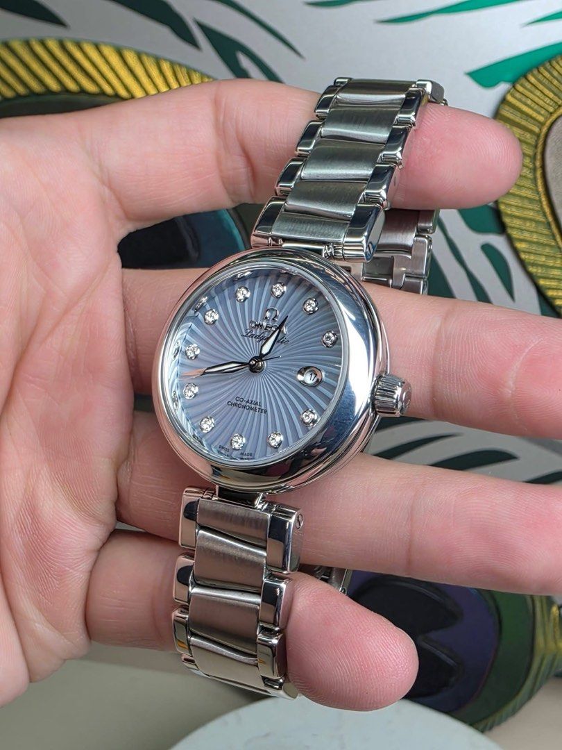 OMEGA DE VILLE LADYMATIC (Category: Women's Watches) located in Manila. Submitted by sg.vault (Listing ID 1430979378, Image 3). Description: Market value: ₱ 390,000 OMEGA DE VILLE LADYMATIC Ref. No. - 425.30.34.20.57.003 9.5/10 ratings. Unit and box. Swissmade Sapphire Glass Automatic 34mm case diameter 6.5 inches wrist size Blue dial Retail ready.