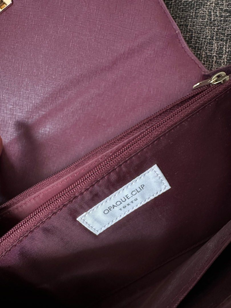 Opaque Clip Tokyo Wallet sling bag (Category: Cross-body Bags) located in Cabanatuan. Submitted by ldej20 (Listing ID 1430806250, Image 3). Description: leather like new bought @ japan orog price 2800.