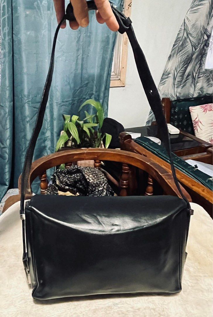 OSOI Black Leather Shoulder Bag (Category: Baby Monitors) located in Mandaue City. Submitted by chuchi152615 (Listing ID 1430817770, Image 1). Description: .