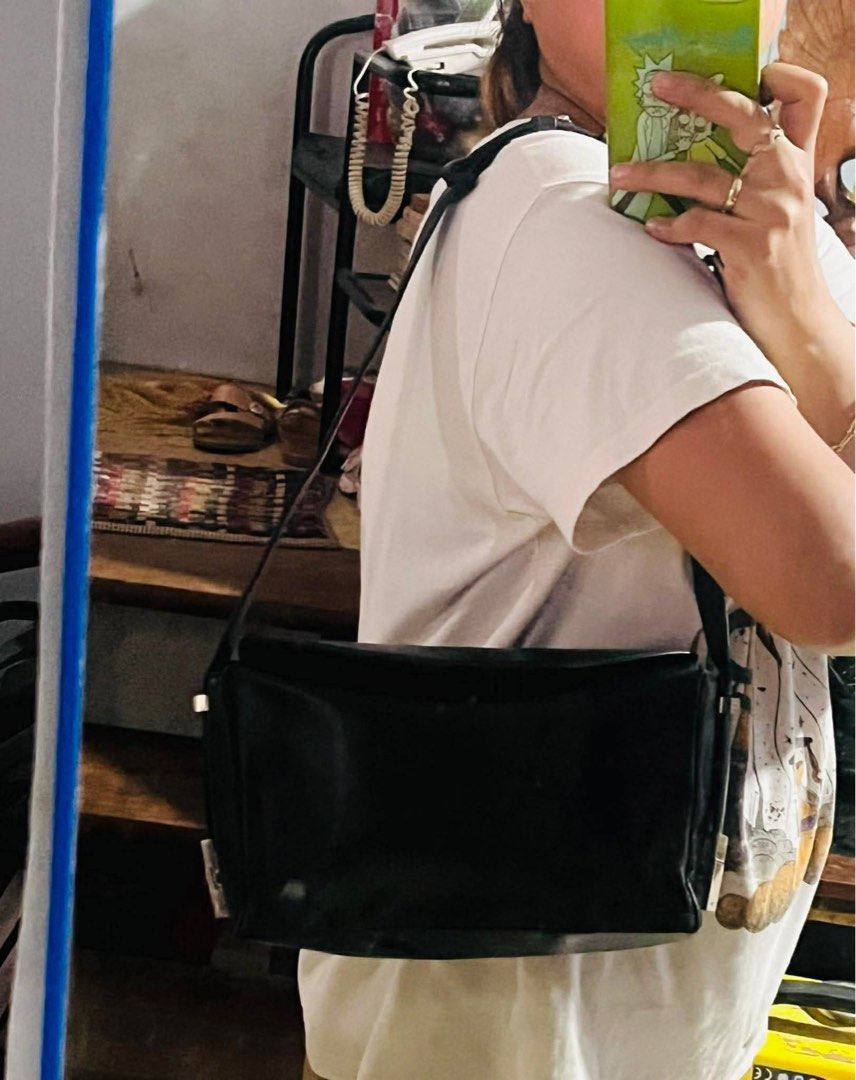 OSOI Black Leather Shoulder Bag (Category: Baby Monitors) located in Mandaue City. Submitted by chuchi152615 (Listing ID 1430817770, Image 3). Description: .