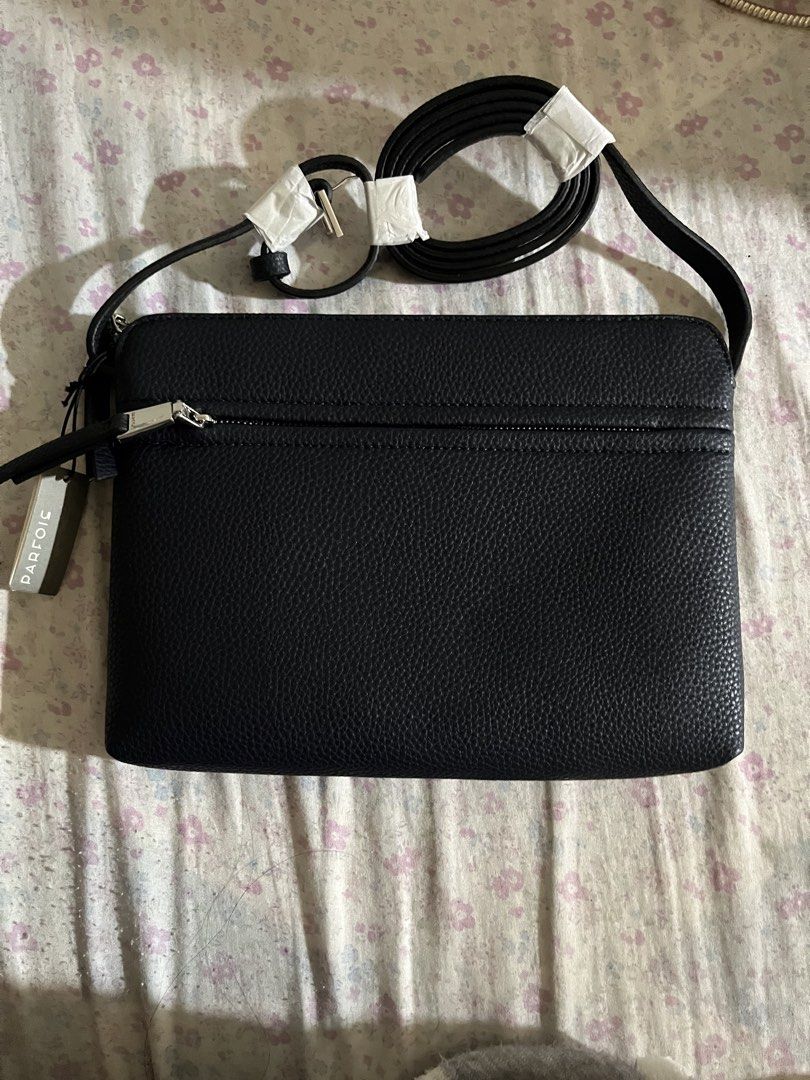 Parfois Balloon Crossbody Bag (Category: Cross-body Bags) located in Caloocan City. Submitted by sphmrcl (Listing ID 1430924120, Image 3). Description: 🖤 Parfois Balloon Crossbody Bag (BNWT) Brand new with tag ✨ Color: Navy / Dark Blue Size: Medium – perfect for everyday use ✔️ Textured faux leather ✔️ Adjustable strap ✔️ Lightweight & easy to style ✔️ Fits essentials (phone, wallet, keys, etc.) .