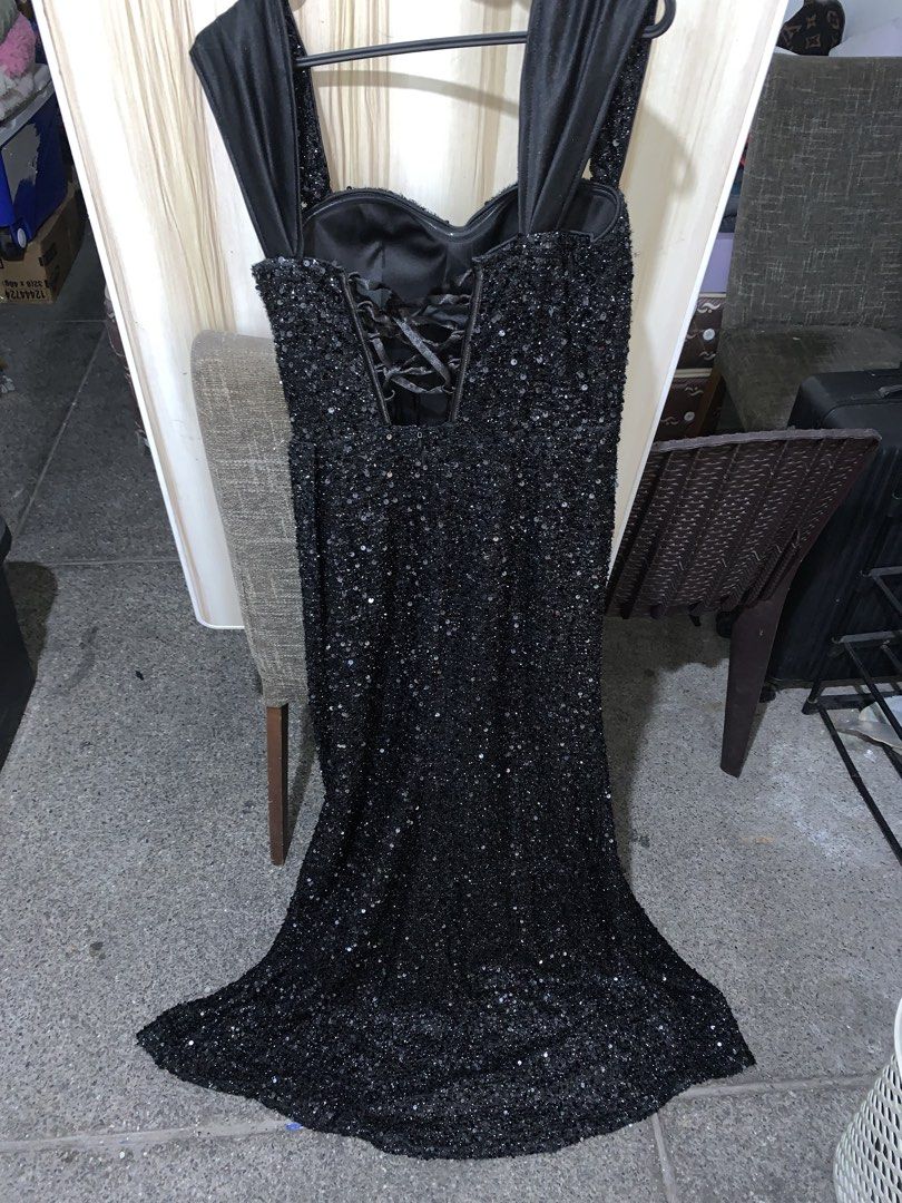 Perfect for Debut and parties (Category: Evening dresses & gowns) located in Quezon City. Submitted by zedricc (Listing ID 1430903769, Image 1). Description: Black with shiny decorations, .