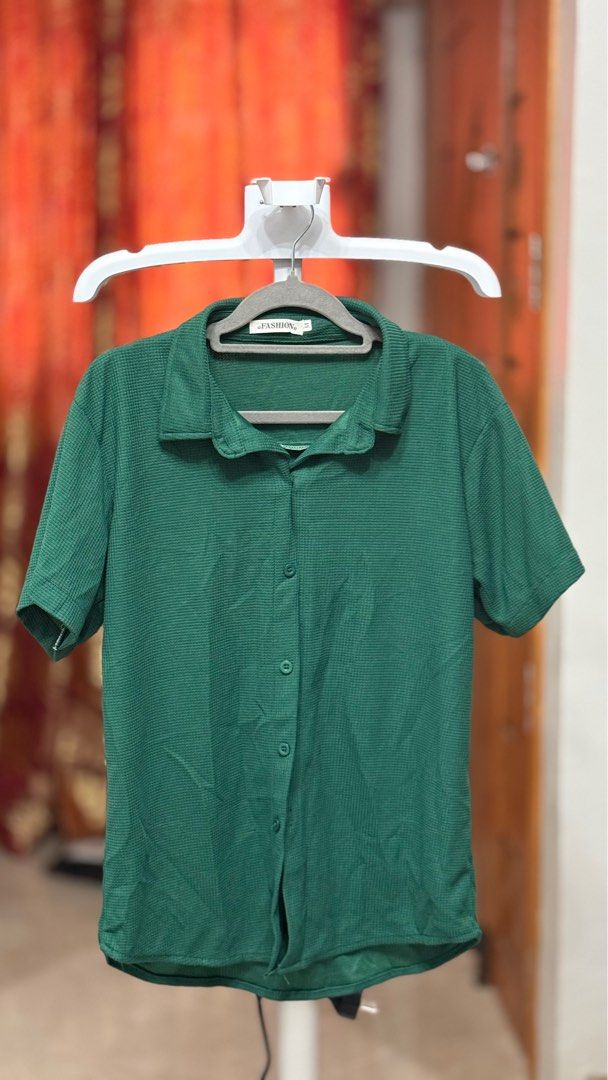 Polo Medium Green (Category: Tshirts & Polo Shirts ) located in Caloocan City. Submitted by _.helloItsMe (Listing ID 1430872352, Image 1). Description: Never used RFS: User is Large.