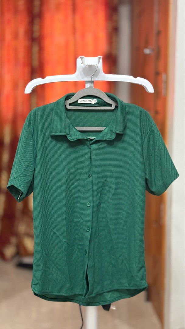 Polo Medium Green (Category: Tshirts & Polo Shirts ) located in Caloocan City. Submitted by _.helloItsMe (Listing ID 1430872352, Image 2). Description: Never used RFS: User is Large.