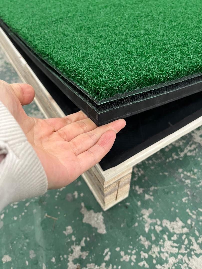 Premium Artificial Golf Mat (Category: Golf) located in Quezon City. Submitted by alvatec (Listing ID 1430861220, Image 1). Description: 15mm Nylon Knitted Crimp + 10mm elastic textile fiber + 10mm EVA foam rubber Golf Mat size 1.5m by 1.5m Can see in person first before buying .