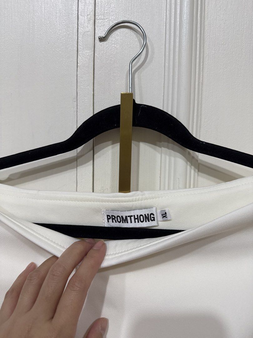 Promthong White Skirt XL (Category: Skirts) located in Manila. Submitted by style.chambers (Listing ID 1430971567, Image 2). Description: Bnew never worn, just washed White skirt from Promthong. The skirt has a hidden zipper. It is a versatile piece that can be dressed up or down. Zara quality.