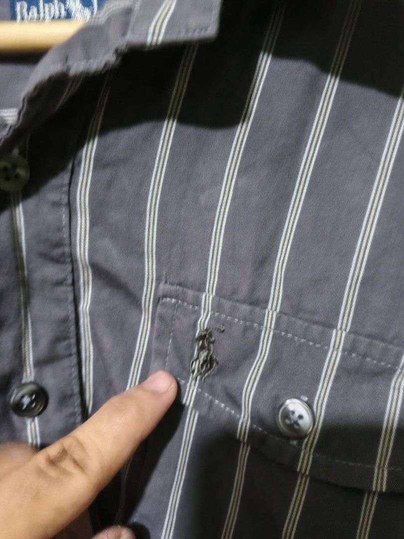 RALPH LAUREN BOTTOMS UP (Category: Tshirts & Polo Shirts ) located in Manila. Submitted by wesleycomad21 (Listing ID 1430891535, Image 3). Description: NEED WASH ONE TINY PINHOLE.