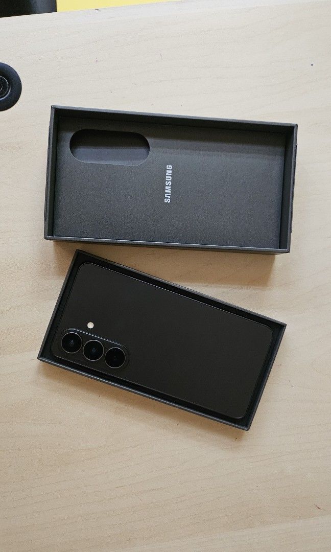 SAMSUNG S26 Base Model 12gb 512gb (Category: Samsung) located in Quezon City. Submitted by wiwilangako (Listing ID 1430865969, Image 3). Description: - Samsung S26 Base Model - Black color - 12GB RAM + 512GB Storage - Includes original box - with Receipt - 1 year warranty Issues: - Unboxed (but never used) - Got the unit from Globe so its locked to Globe sim RFS: - Need immediate cash.