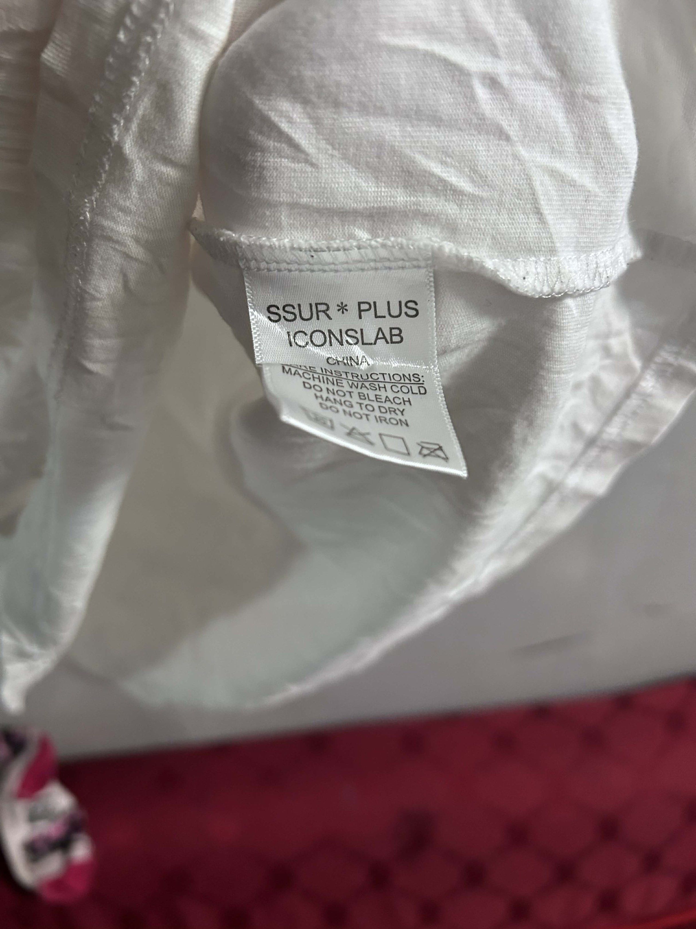 SSUR*PLUS x ICONSLAB White T-shirt (Category: Tshirts & Polo Shirts ) located in General Trias. Submitted by Theoseller28 (Listing ID 1430964538, Image 3). Description: - SSUR*PLUS x ICONSLAB T-shirt - White color - Size: Large - Graphic print on the front - Crew neck and short sleeves - Made in China.