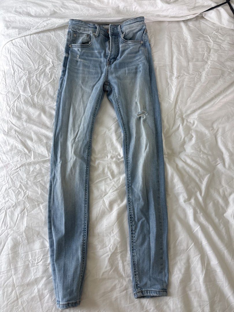 Stradivarius Skinny Jeans - Size 34 (Category: Jeans) located in Taguig. Submitted by prelovedSB (Listing ID 1430829689, Image 3). Description: - Stradivarius Skinny Jeans - Size 34 - Light wash - Classic skinny fit.