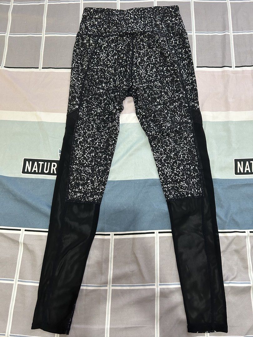 Superdry Sport Leggings (Category: Activewear) located in San Jose. Submitted by whatnotshop (Listing ID 1430893198, Image 2). Description: - Superdry Sport leggings - Size: S - Length: 36in - Waist: 26in (unstretched).