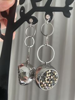 (Category: ) located in . Submitted by unicornearrings (Listing ID 1414304716, Image 1). Description: .