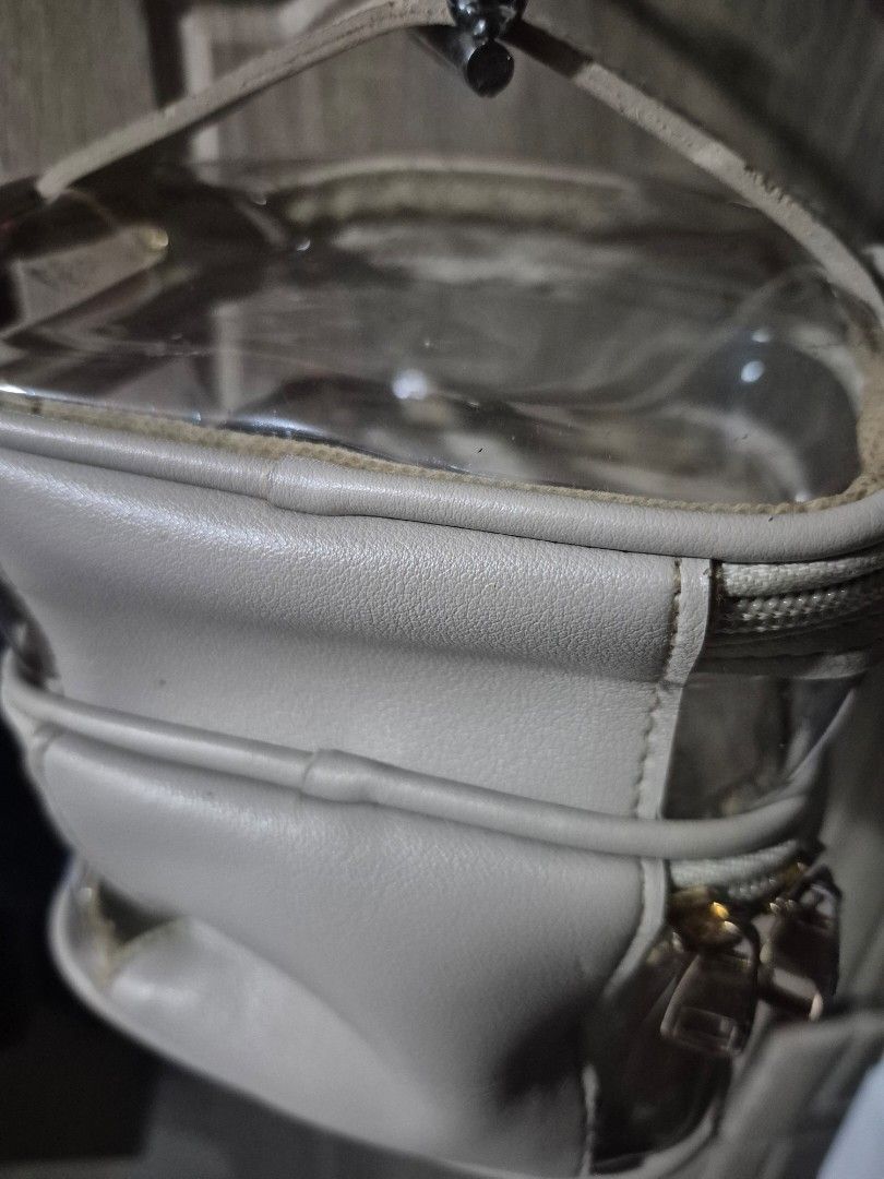 Timeless make up bag (Category: Purses & Pouches) located in Manila. Submitted by declutterwithpeanut (Listing ID 1430962766, Image 2). Description: .