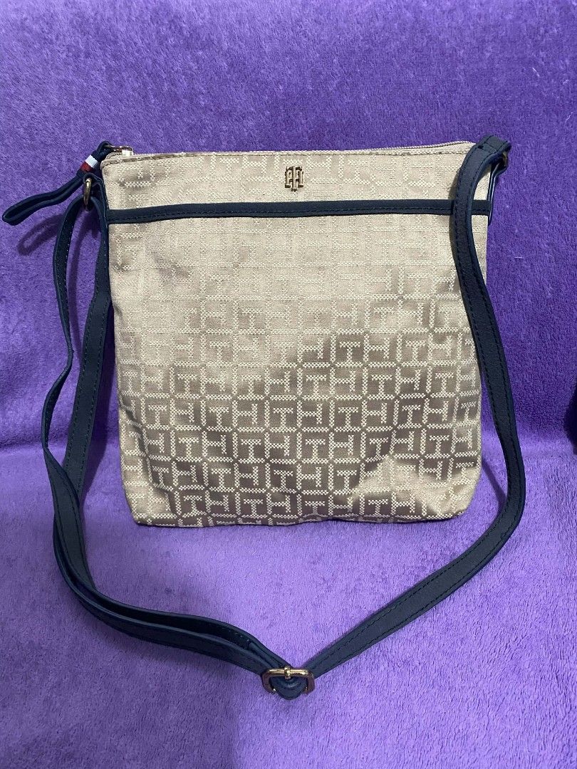 Tommy Hilfiger Crossbody Bag (Category: Cross-body Bags) located in Cavite. Submitted by calix0613 (Listing ID 1430917024, Image 1). Description: .