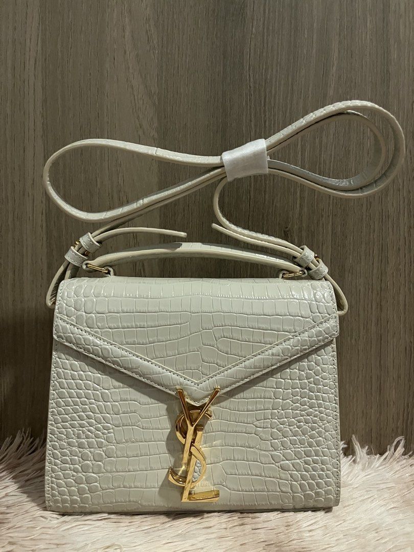 Sale! Two-way Bag in Beige Croc (Category: Shoulder Bags) located in Mandaluyong City. Submitted by bagsetalbyjas_09 (Listing ID 1430910778, Image 3). Description: .