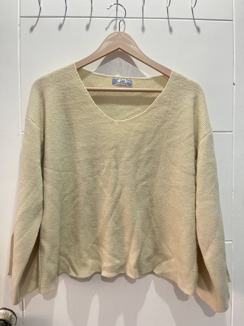 UER Korean Design V-Neck Sweater (Category: Longsleeves) located in Quezon City. Submitted by skyandstar (Listing ID 1430800786, Image 1). Description: Preloved Clothes for Sale ✨ Selling my gently used clothes—still in good condition and well taken care of 💖 This is a oversized sweater 📌 Details: • All items are preloved • Payment first via GCash • No J&T shipping • Delivery via Lalamove or Grab (shouldered by buyer) 📍 Location: Cubao, QC No 
