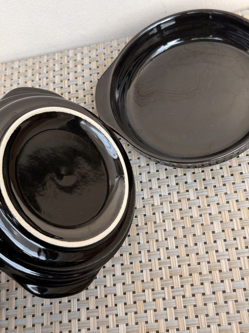 UK Unbranded Black Ceramic (Category: Bakeware) located in Bulacan. Submitted by fancy.surplusera (Listing ID 1430812697, Image 3). Description: This vintage collectible item is a black ceramic dish featuring handles, likely from the Poole Pottery England Galaxy Living Glaze collection based on its distinctive dark, glossy finish. Condition: 9/10 Size: Price sild per piece .