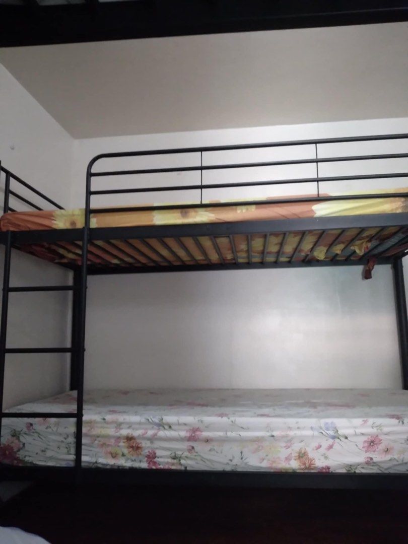 Un used Bunkbed ( 2 sets assembled) (Category: Bed Frames & Mattresses) located in Mandaluyong City. Submitted by sammyabarico-70410 (Listing ID 1430839695, Image 1). Description: These bunkbeds are actually un used. These sets include matresses which are still firm and matching the frame..