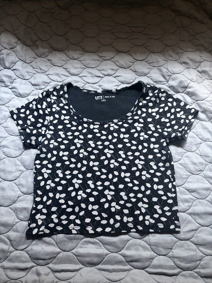 Uniqlo Blouse (Category: Blouses) located in Talisay. Submitted by kuronuma (Listing ID 1430846828, Image 3). Description: - crop top - super comfy - barely used - Gcash / BPI.