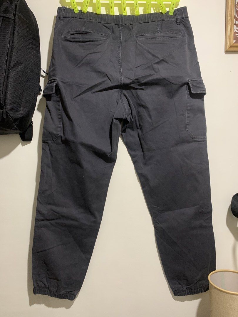 Uniqlo cargo pants (Category: Earphones) located in Rizal. Submitted by japan__surplus (Listing ID 1430976937, Image 2). Description: stretchable size 32-34 bought it in Japan Secondhandshop Please see details on pictures.