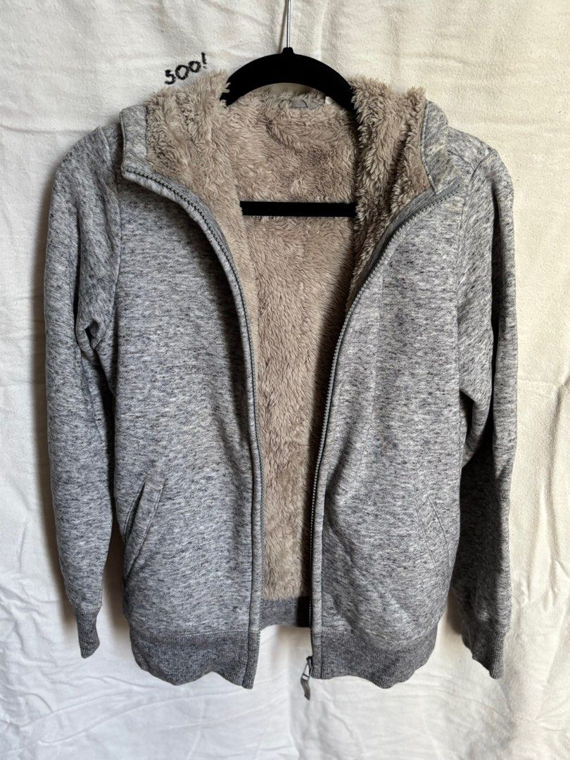 Uniqlo Kids Fleece Lined Jacket (Category: Babies & Kids Fashion) located in Valenzuela. Submitted by tybur (Listing ID 1430904106, Image 1). Description: -Gray Uniqlo Kids jacket fleece lining - Size: 150 - Condition: Excellent 📍Valenzuela City.