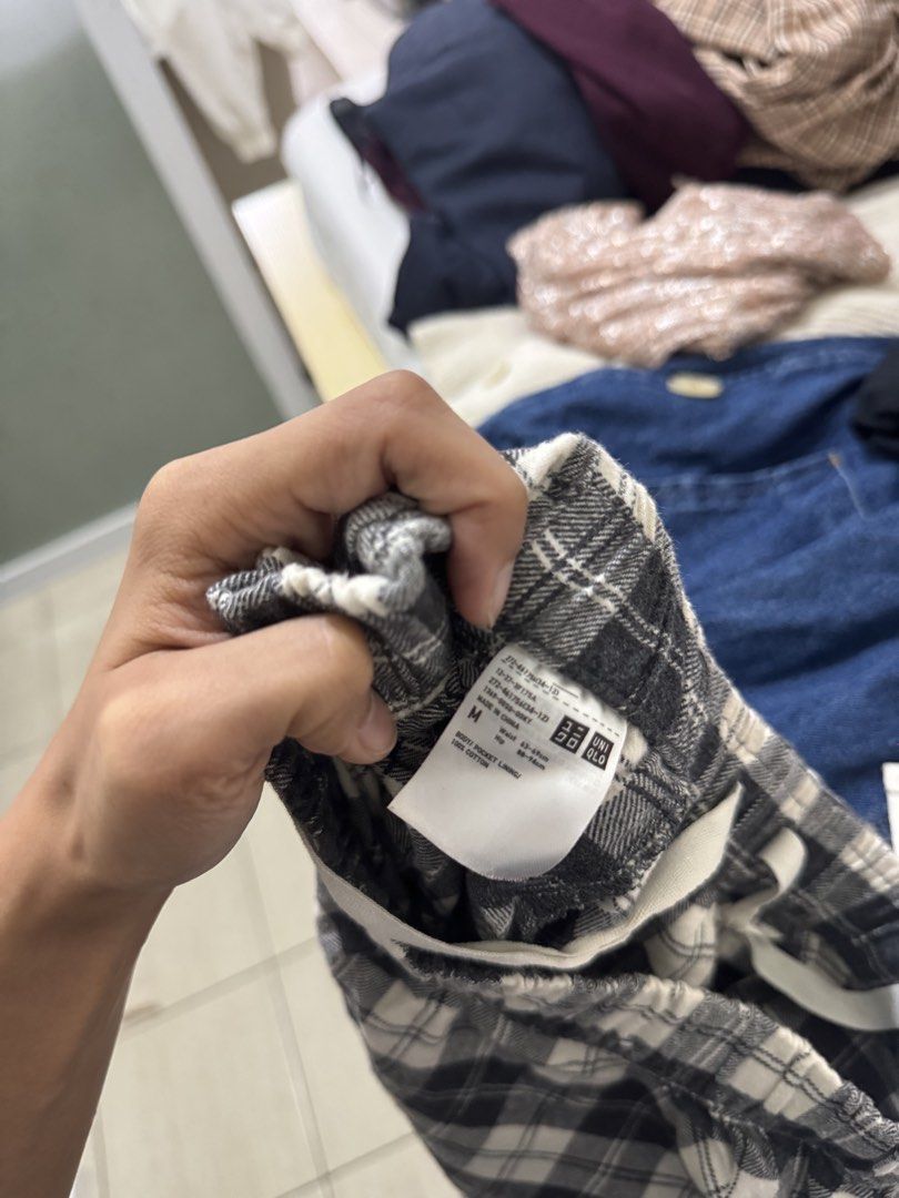 Uniqlo Plaid Pants - Size M (Category: Other Bottoms) located in Makati City. Submitted by gabisabi (Listing ID 1430943686, Image 2). Description: .
