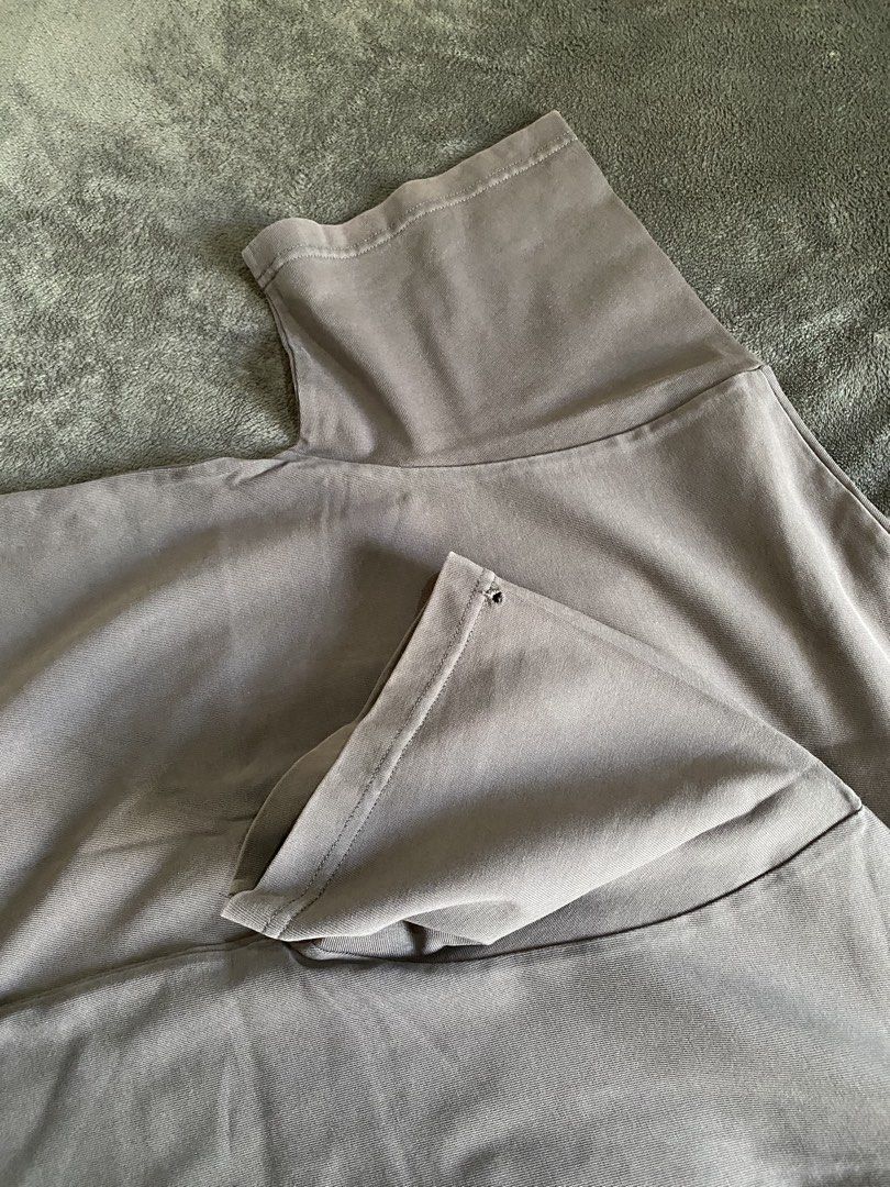 Urban Revivo Oversized T-shirt with Bear Patch (Category: Tshirts & Polo Shirts ) located in Kalayaan. Submitted by kolaso29 (Listing ID 1430893157, Image 3). Description: - Urban Revivo oversized t-shirt - Muted grey color - Features a small bear patch on the chest pocket - Size: L (fits M/L) - Made in China - Condition: Good.