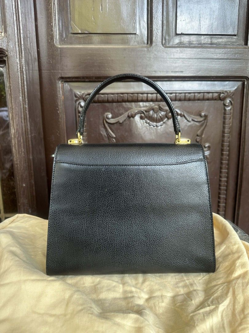 Valentino Garavani Black Handbag (Category: Luxury Bags & Wallets) located in Caloocan City. Submitted by thon0806 (Listing ID 1430808767, Image 2). Description: Vintage valentino only sign of used.