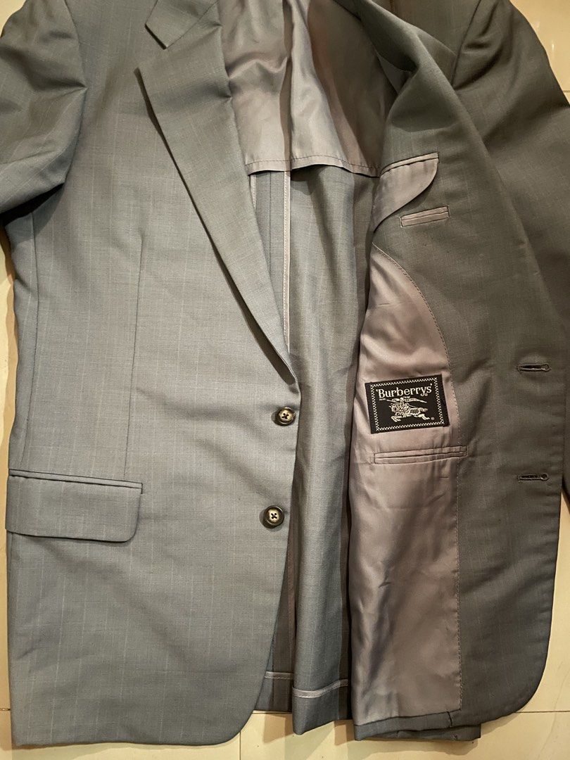 Vintage Burberry Coat (Category: Coats, Jackets and Outerwear) located in Malaybalay. Submitted by morphment (Listing ID 1430878359, Image 3). Description: 31Lx21w 24 sleeves Add sf 120 Mindanao jnt Gcash.