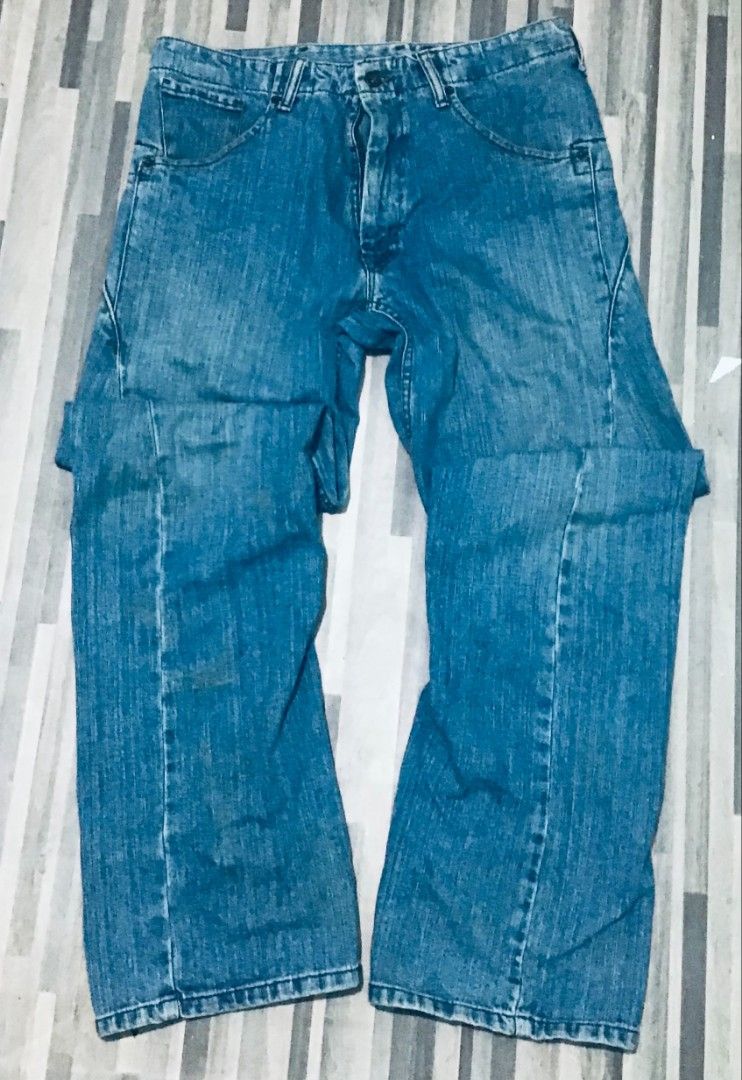 Volcom Jeans W32 L32 (Category: Jeans) located in Manila. Submitted by wavviest (Listing ID 1430957505, Image 1). Description: 9/10 Quality .