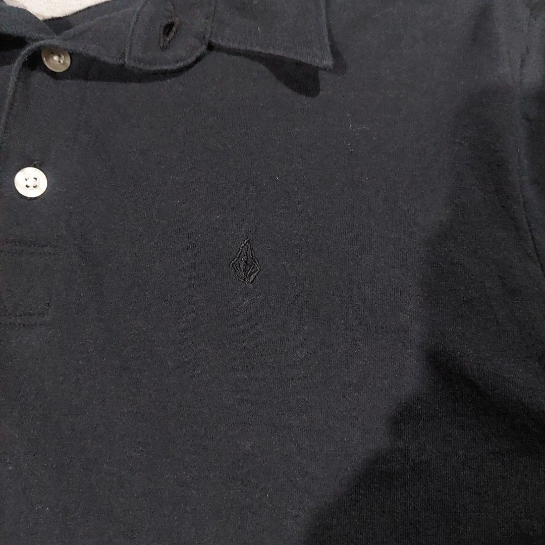 Volcom Polo Shirt (Category: Formal Shirts) located in Dinalupihan. Submitted by rack-808 (Listing ID 1430816236, Image 3). Description: Volcom Polo shirt 20W × 29L Very good to excellent condition 9.5/10 color rate Need wash only (fresh from bale).