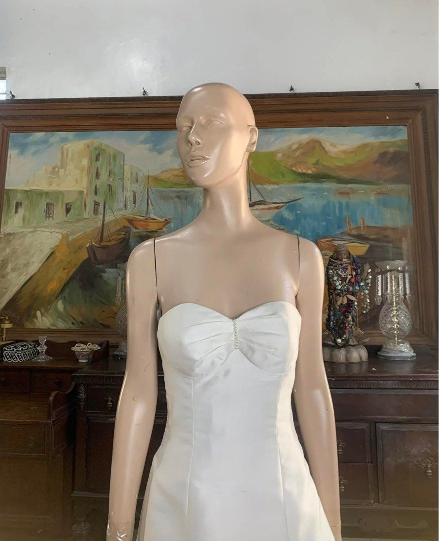 White Tube Wedding Gown (Category: Evening dresses & gowns) located in Pasig City. Submitted by kd_outfitters (Listing ID 1430882097, Image 3). Description: This elegant wedding gown is crafted from luxurious Mikado fabric, Size: fits 26 to 30 inches waistline Price: 5,000 slightly nego Condition: used.