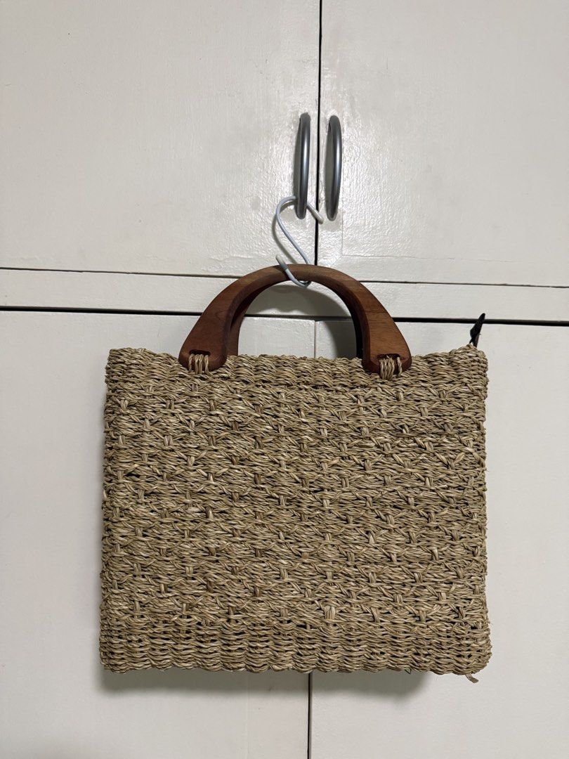 Woven Beach Bag Wooden Handle (Category: Beach Bags) located in San Carlos City. Submitted by achisfinds (Listing ID 1430917533, Image 1). Description: Brand new Sturdy wooden handle Handwoven material Made locally in the Philippines.